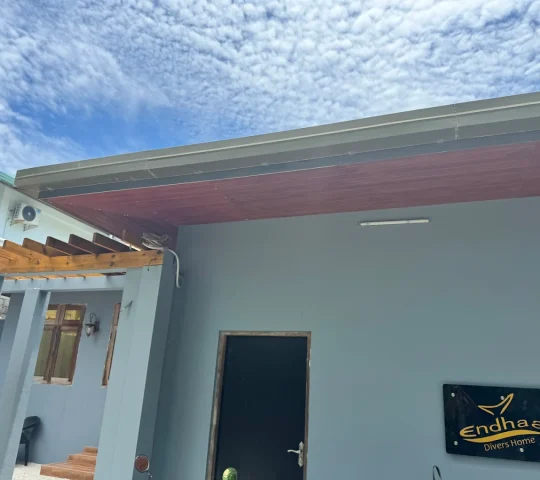 Endhaa, Divers Home